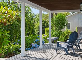 11 Lawrence Ave, Hampton Bays, NY 11946