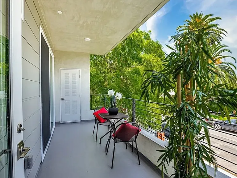 10718 Acama St — Photo 7