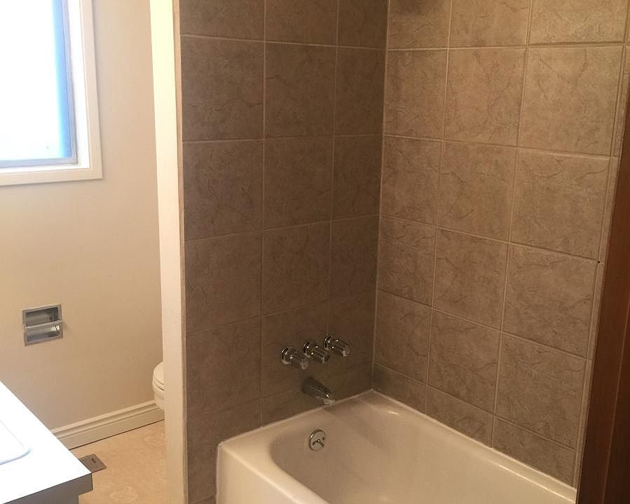 2nd image of 1620 N Road 30