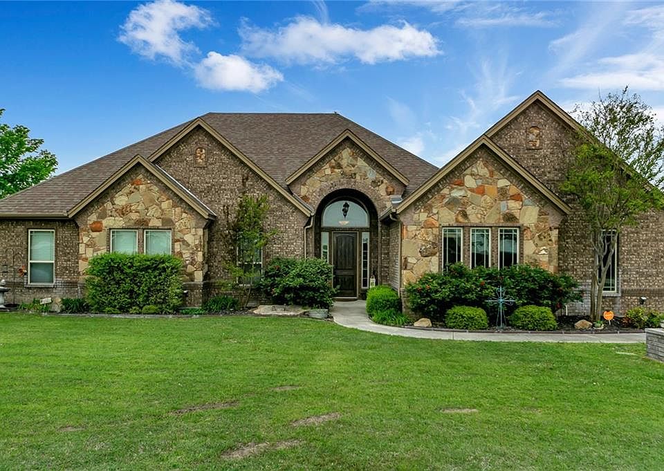 1st image of 118 Meadow Arbor Dr