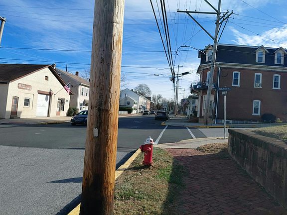 4th image of 429 S Main St