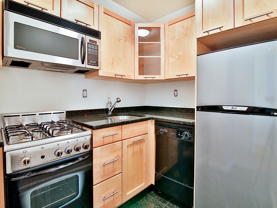 2nd image of 154 E 28th St #302