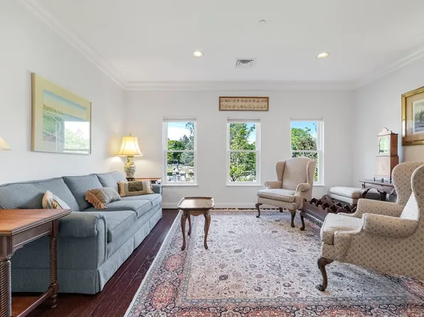 629 Hammond St Unit W208, Chestnut Hill, MA 02467