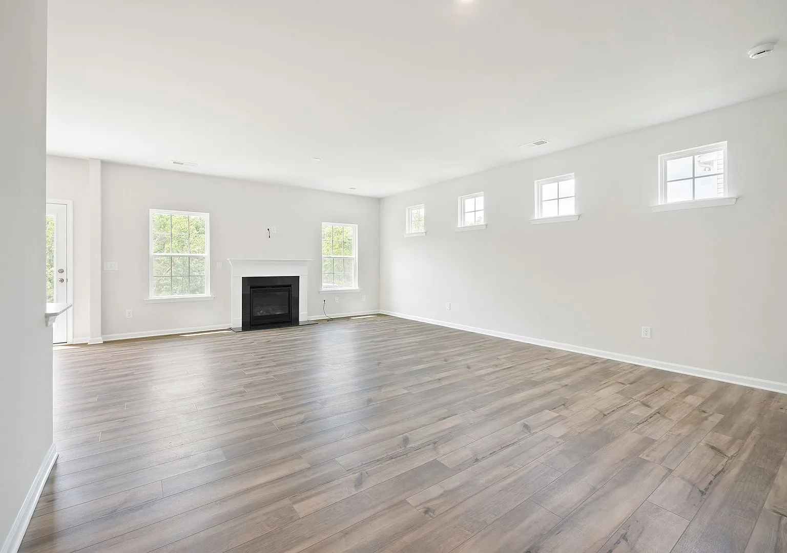 Like New Smart Home in the Palisades Area! — Photo 4