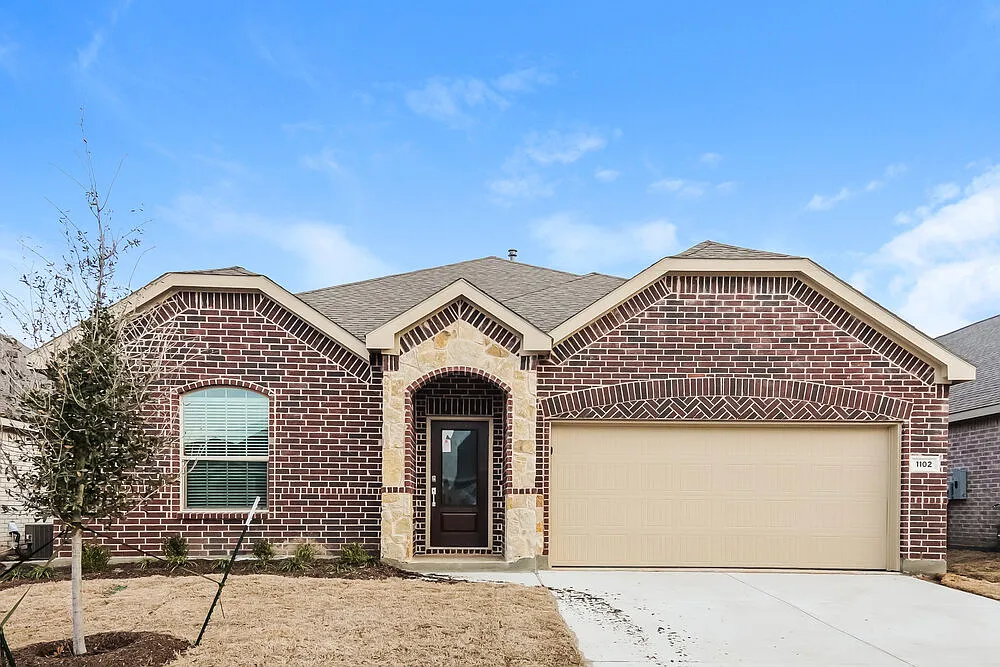 4 bed, 2.0 bath, 1838 sqft, $2,285 — Photo 1