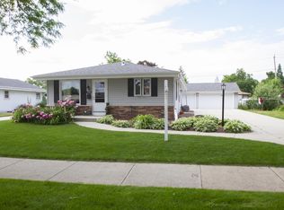 9712 W Eden Pl, Milwaukee, WI 53228