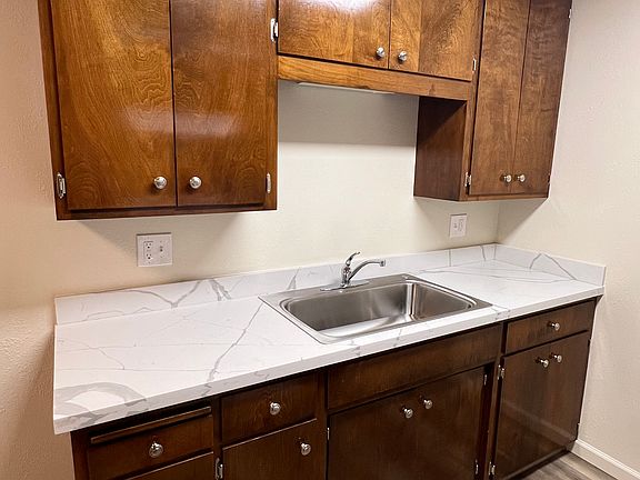 5th image of 633 Stewart St APT 13