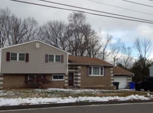 85 Dunrobin Ln, Watertown, CT 06795