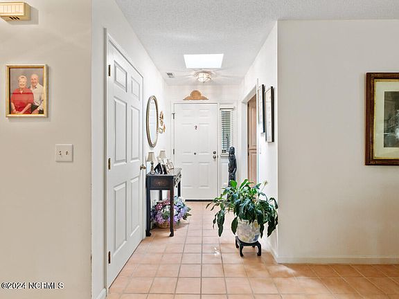 3rd image of 729 Fairway Drive E
