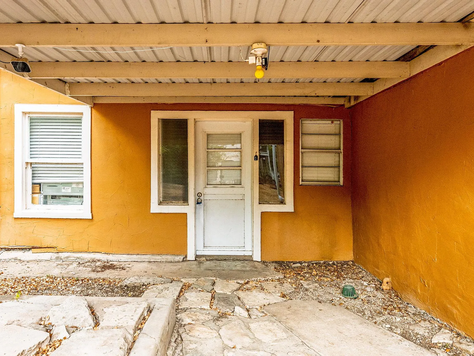1 bed, 1.0 bath, 400 sqft, $1,050 — Photo 3