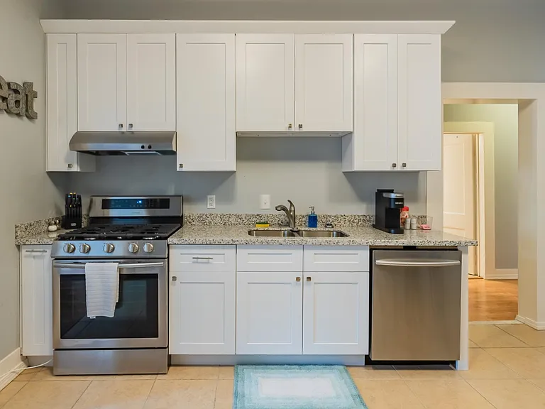 708 Marshall St #B — Photo 10