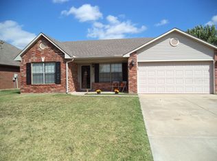 1033 Cambridge Ct, Moore, OK 73160
