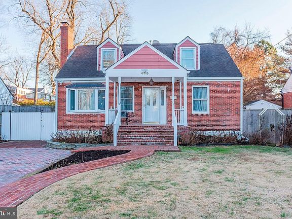 Really Lovely & Beautiful Curb Appeal!