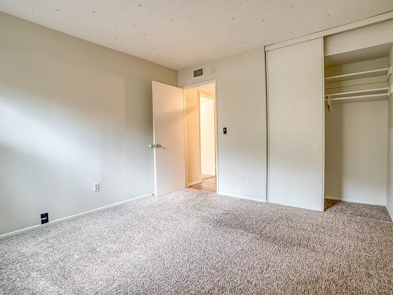 1101 W Macarthur Blvd #271 — Photo 15