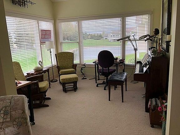 3rd image of 6058 Elmwood Cir