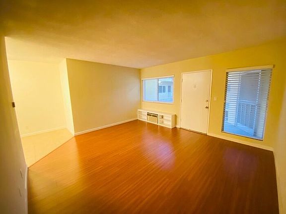 2nd image of 7548 Lexington Ave APT 12