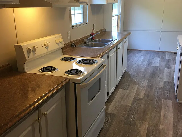 476 Sharpe St — Photo 9