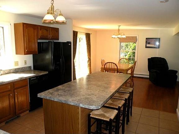 Kitchen toward Dining Are