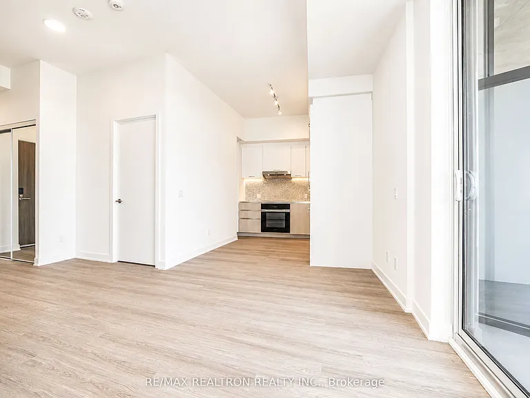 8188 Yonge St #627 — Photo 12