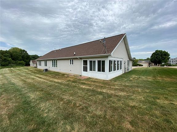 5th image of 612 Rockway Pl