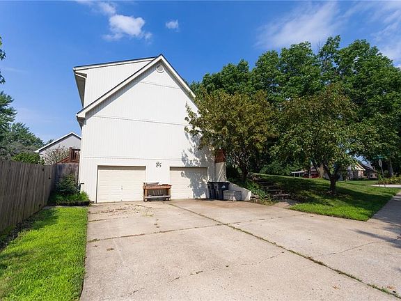 4th image of 3600 NW Applewood Ct