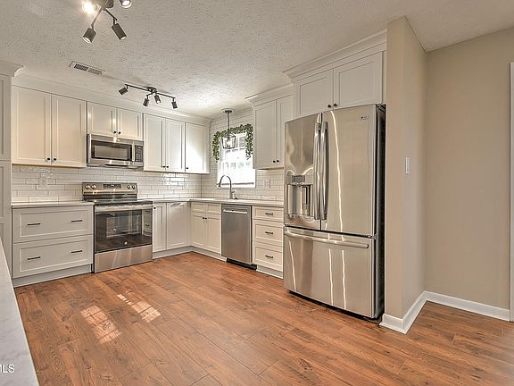 3rd image of 3604 Deland Dr