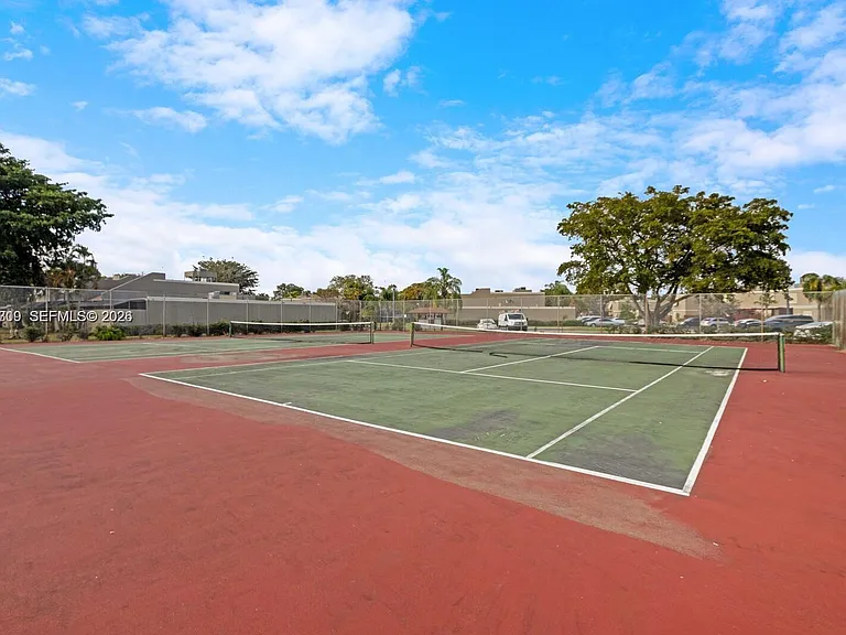 1411 W Fairway Rd #VILLA — Photo 41