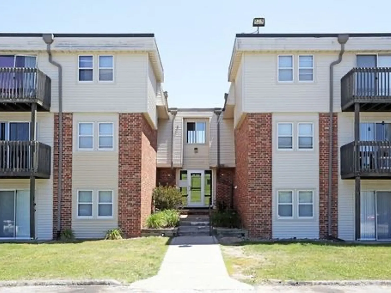 1 bed, 1 bath - $695/month — Photo 2