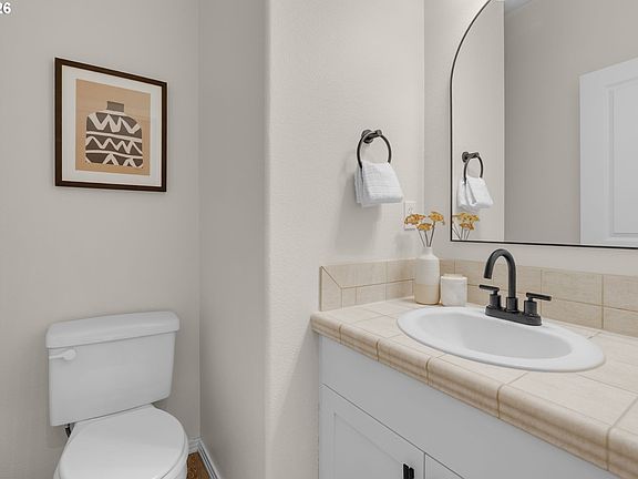 4th image of 435 NE Cook St