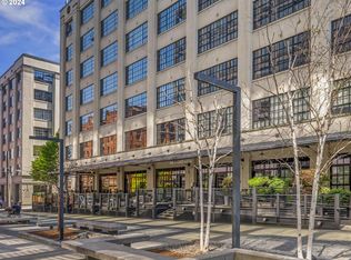 1400 NW Irving St APT 527, Portland, OR 97209