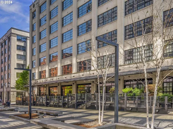 1400 NW Irving St APT 527, Portland, OR 97209