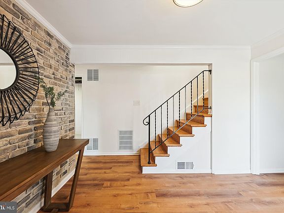 5th image of 4801 Eaton Pl