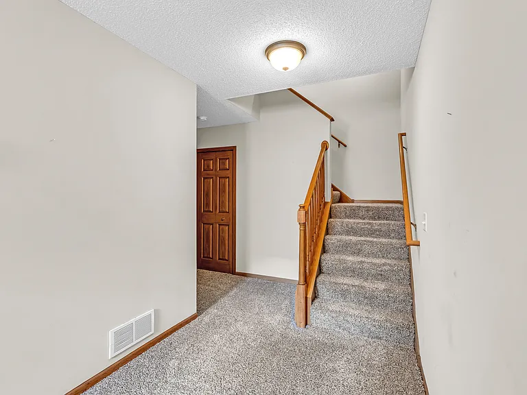 6834 Meadow Grass Ln S — Photo 16
