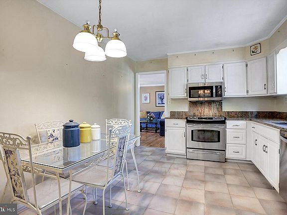 4th image of 401 Sassafras Ct