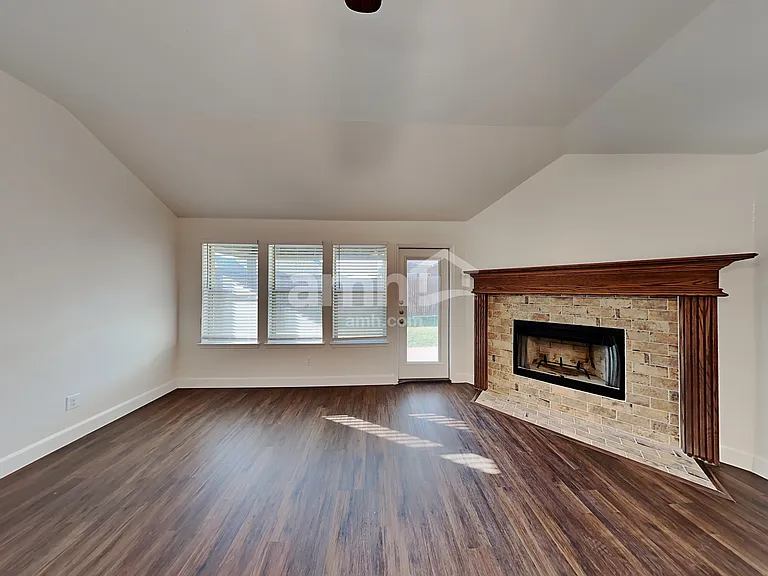 215 Buckskin Dr — Photo 6