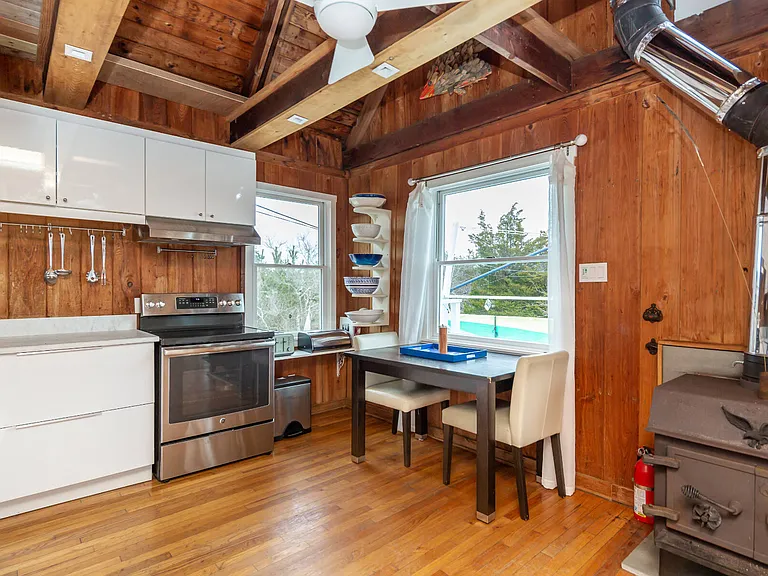 324 Gerard Dr — Photo 8
