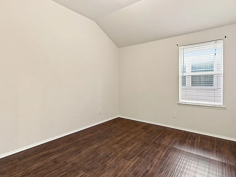 5905 Calloway Dr — Photo 10