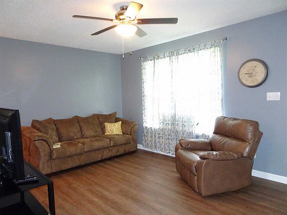 2nd image of 2619 Cummings Cir
