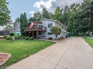 11430 N Shore Dr, Whitmore Lake, MI