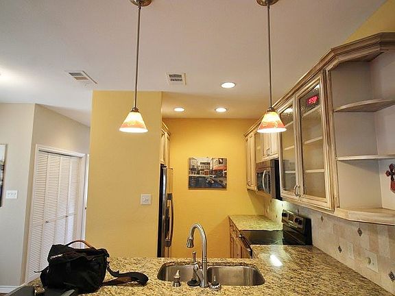 3rd image of 1933 Island Cir APT B101