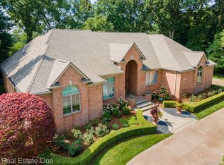 1449 Provincial Dr, Troy, MI