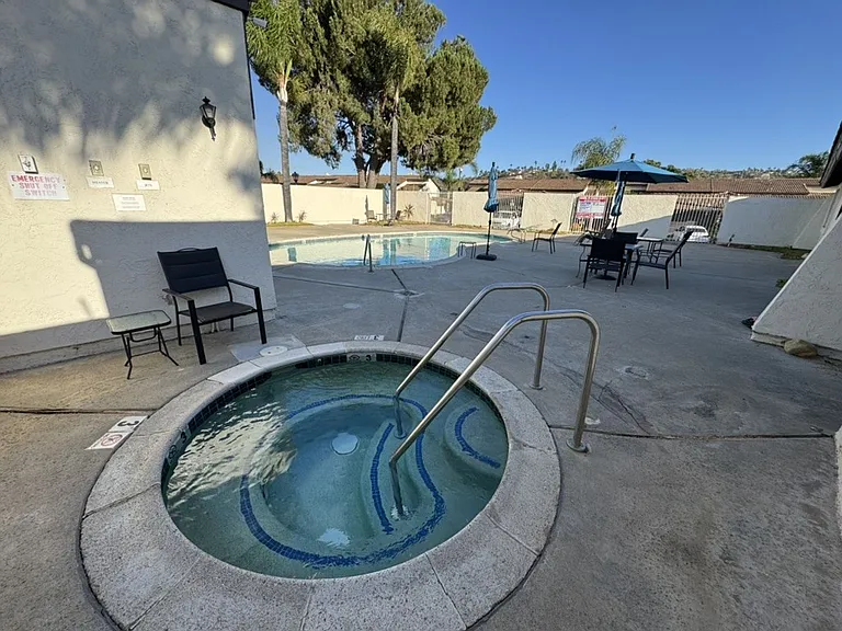 5402 Villas Dr — Photo 29