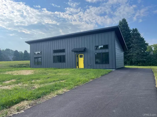 227 W Birch St, Ironwood, MI 49938