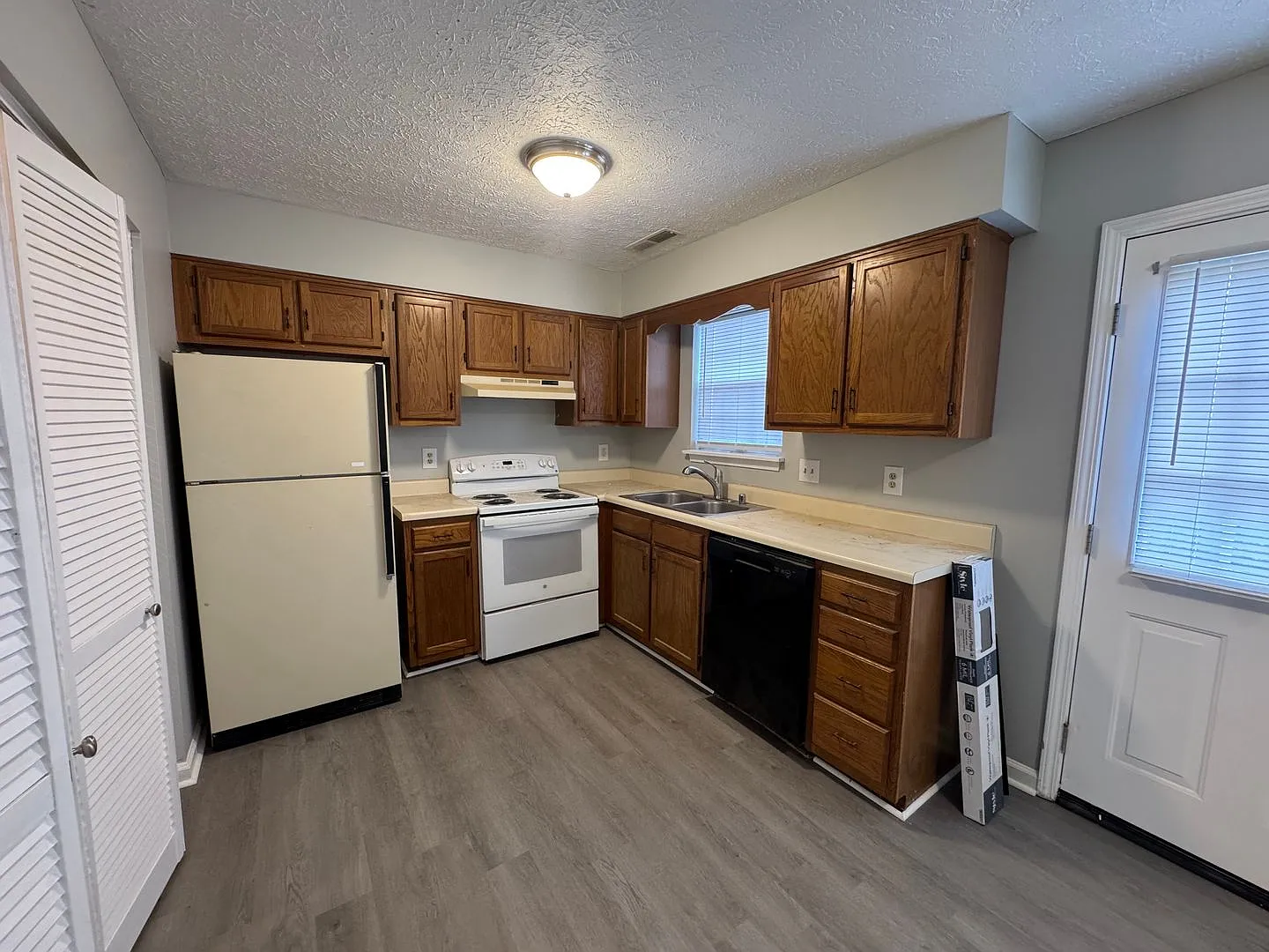 470 Three Springs Rd — Photo 3