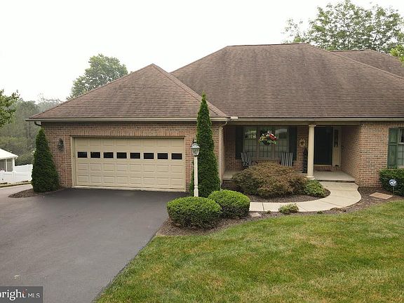 2nd image of 1022 Woodridge Rd