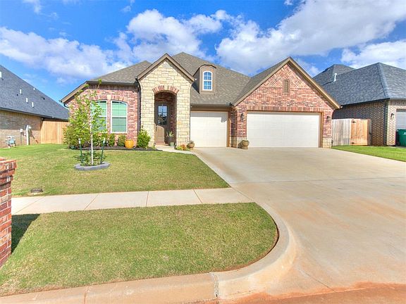 2nd image of 408 Tralee Ln