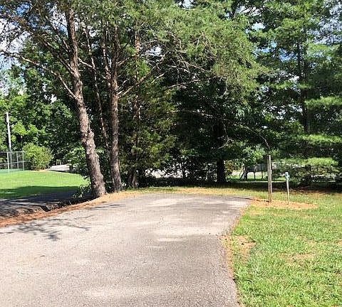 4th image of 190 Vine Dr