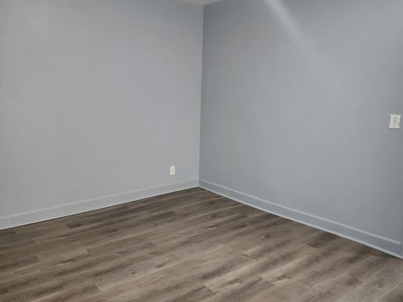 3rd image of 32 Belmont Ave Floor 1