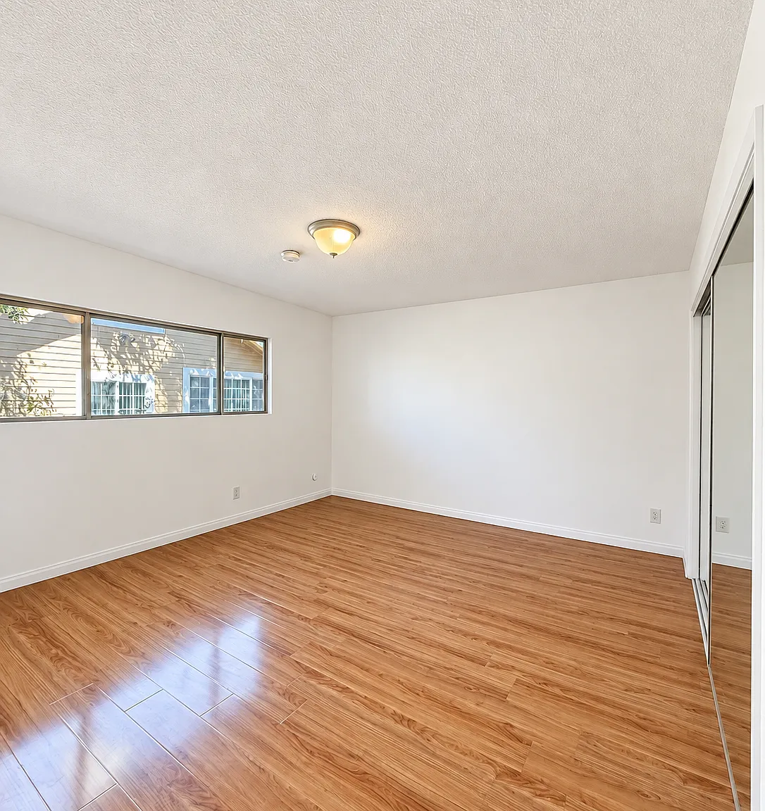3 bed, 1400 sqft, $3,895 — Photo 4