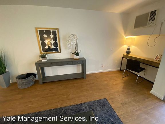 5th image of 18347 Collins St APT 19